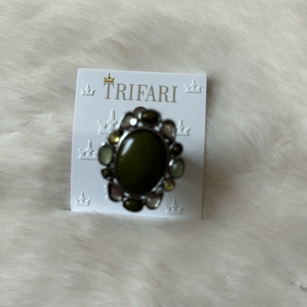 Trifari stretchable ring New